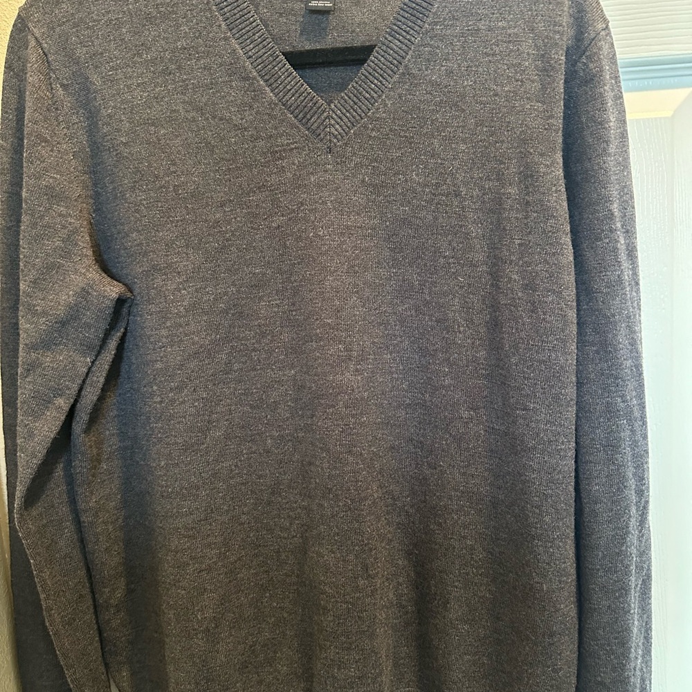 Banana Republic Gray V-Neck Sweater Classic Style